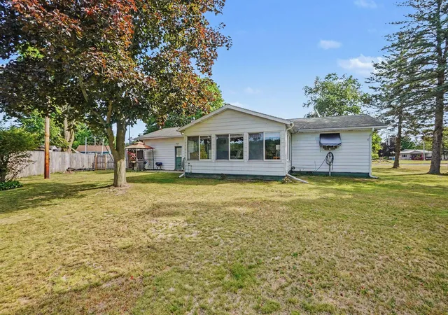 3rd image of 169 Park Pl, Barryton, MI 49305 | MLS# 65026034745