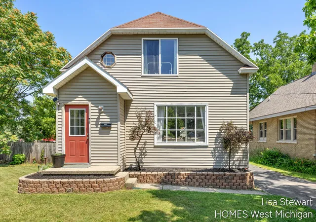 Photo 1 of Single family home for sale at 1131 Crescent St Ne, Grand Rapids, MI 49503 | MLS# 65026034774 | Listing updated on 2026-08-03