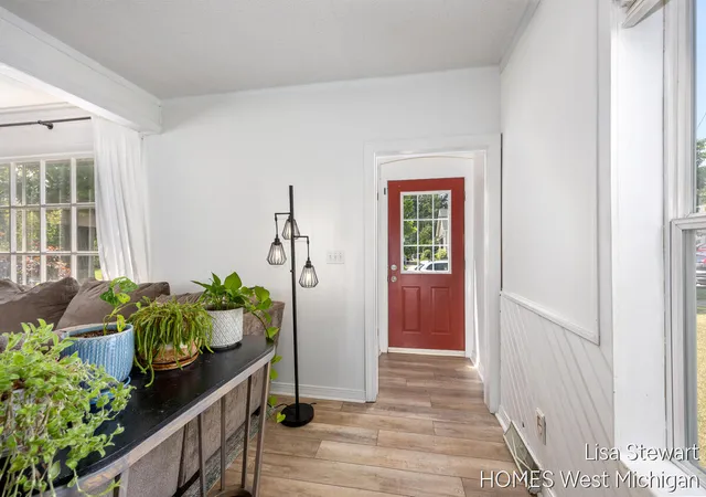 Photo 4 of Single family home for sale at 1131 Crescent St NE, Grand Rapids, MI 49503 | MLS# 65026034774 | Listing updated on 2026-08-03