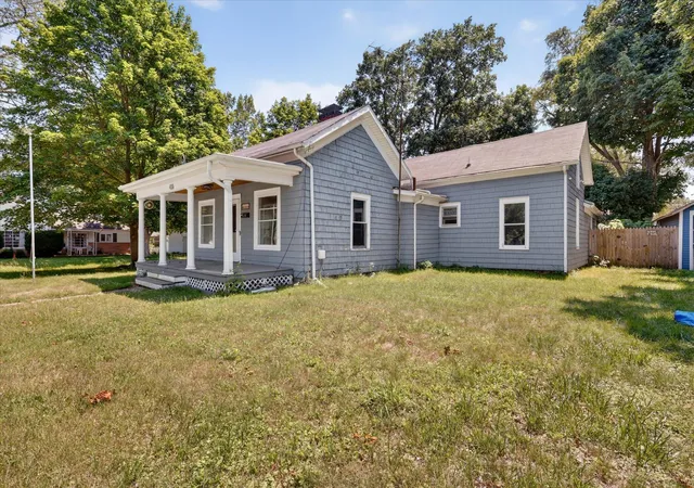 Photo 3 of Single family home for sale at 438 E Center St, Hastings, MI 49058 | MLS# 65026034771 | Listing updated on 2026-09-30