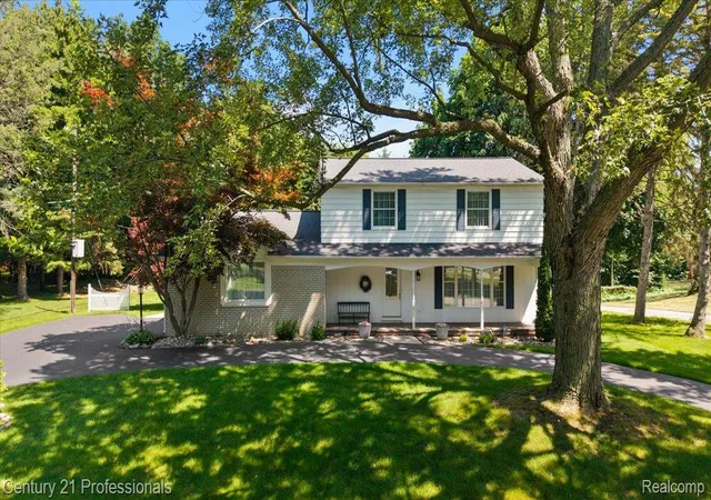 Photo 1 of Single family home for sale at 633 Foxhall Rd, Bloomfield Hills, MI 48304 | MLS# 20261052436 | Listing updated on 2026-09-11