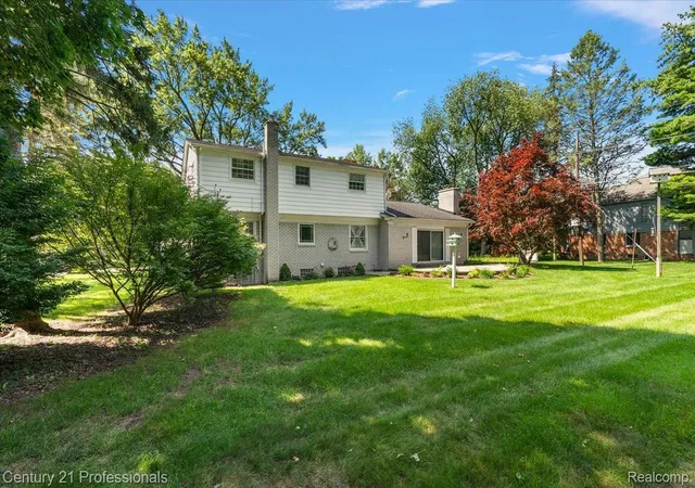 Photo 4 of Single family home for sale at 633 Foxhall Rd, Bloomfield Hills, MI 48304 | MLS# 20261052436 | Listing updated on 2026-09-11
