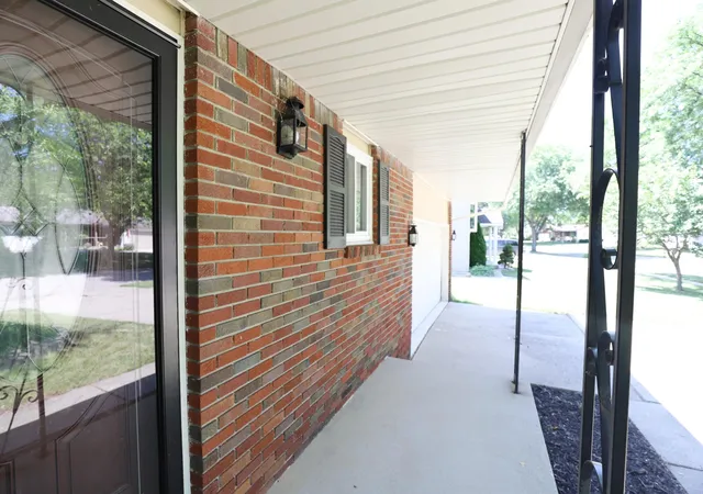 2nd image of 333 Windy Bluff St, Flushing, MI 48433 | MLS# 5050214223
