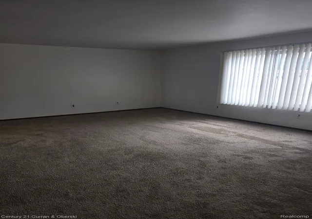 Listing Photo 4 - Condo for sale in building located at 1870 Saint Johns Blvd, Lincoln Park, MI 48146