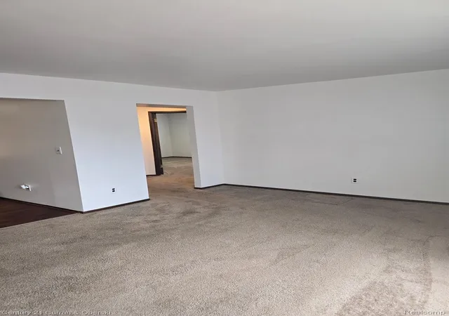 Listing Photo 5 - Condo for sale in building located at 1870 Saint Johns Blvd, Lincoln Park, MI 48146