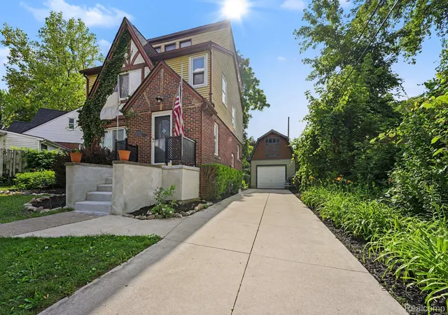 Photo 1 of Single family home for sale at 150 Ontario Rd, Pontiac, MI 48341 | MLS# 20261052455 | Listing updated on 2026-10-18