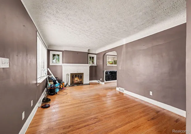 Photo 3 of Single family home for sale at 150 Ontario Rd, Pontiac, MI 48341 | MLS# 20261052455 | Listing updated on 2026-10-18