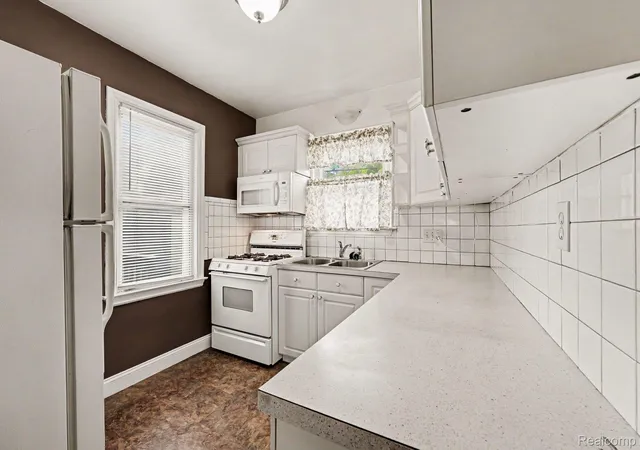 Photo 3 of Single family home for sale at 150 Ontario Rd, Pontiac, MI 48341 | MLS# 20261052455 | Listing updated on 2026-10-18