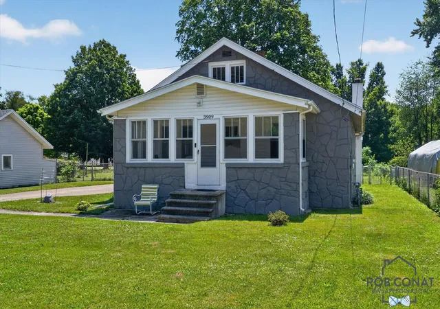 Photo 2 of Single family home for sale at 3909 W Michigan Ave, Battle Creek, MI 49037 | MLS# 65026034796 | Listing updated on 2026-07-29