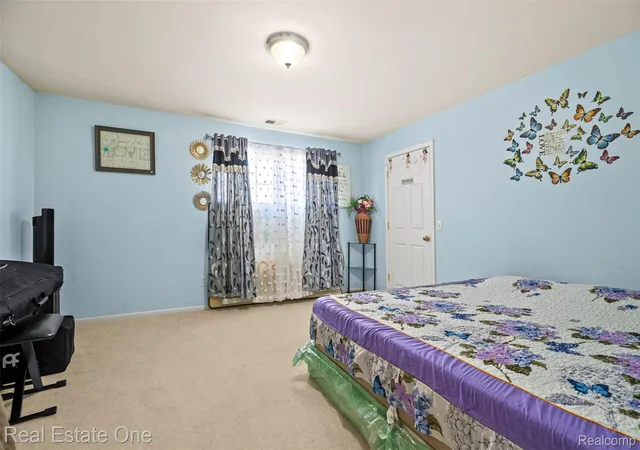 Listing Photo 4 - Condo for sale in building located at 21628 Majestic Dr, Trenton, MI 48183