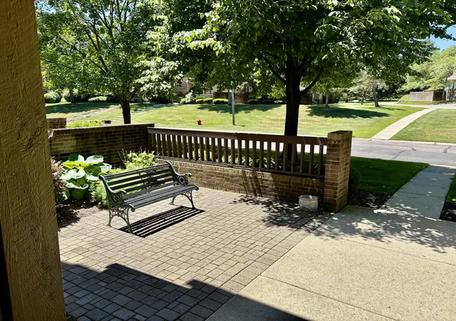 Listing Photo 3 - Condo for sale in building located at 1669 S Hl Blvd, Bloomfield Hills, MI 48304