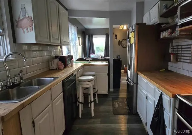 Photo 3 of Single family home for sale at 1414 Earlmoor Blvd, Flint, MI 48506 | MLS# 20261052481 | Listing updated on 2026-07-10