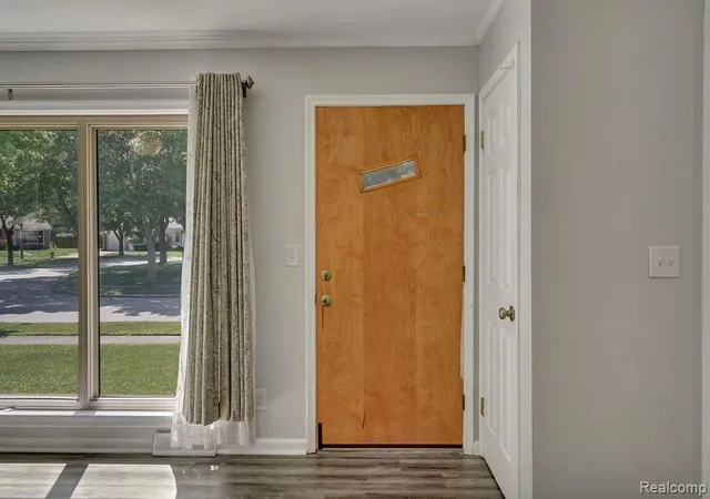Photo 2 of Single family home for sale at 615 Lincoln St, Lapeer, MI 48446 | MLS# 20261052489 | Listing updated on 2026-08-19
