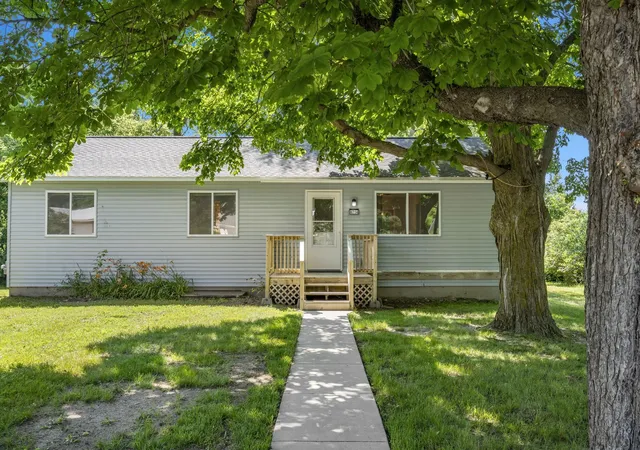 Photo 2 of Single family home for sale at 8714 S Maple City Rd, Kasson Township Leelanau, MI 49684 | MLS# 78080070853 | Listing updated on 2026-07-14