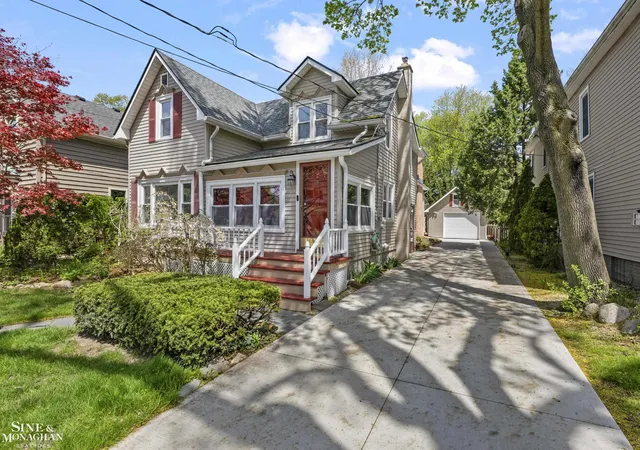 Photo 2 of Single family home for sale at 190 Lakeview Ave, Grosse Pointe Farms, MI 48236 | MLS# 58050214249 | Listing updated on 2026-09-14