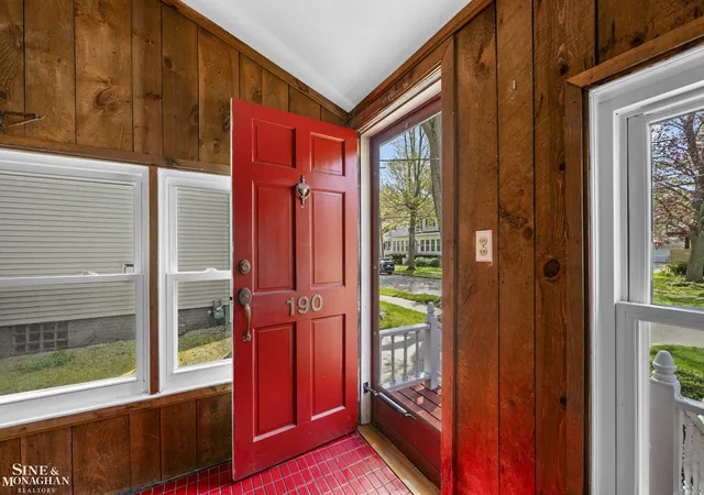 Photo 3 of Single family home for sale at 190 Lakeview Ave, Grosse Pointe Farms, MI 48236 | MLS# 58050214249 | Listing updated on 2026-09-14