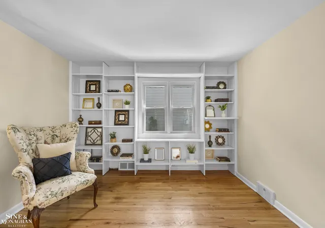 Photo 4 of Single family home for sale at 190 Lakeview Ave, Grosse Pointe Farms, MI 48236 | MLS# 58050214249 | Listing updated on 2026-09-14