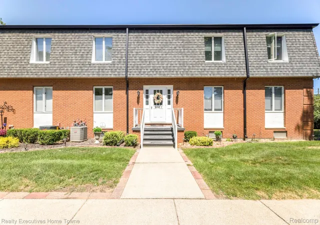 Photo 2 of Condo for sale at 1467 Krafft Rd #8, Fort Gratiot, MI 48059 | MLS# 20261052508 | Listing updated on 2026-08-25