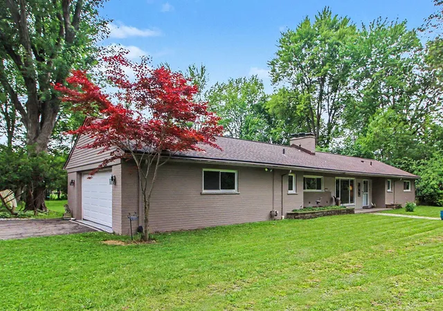 3rd image of 20761 W 13 Mile Rd, Beverly Hills, MI 48025 | MLS# 81026034833
