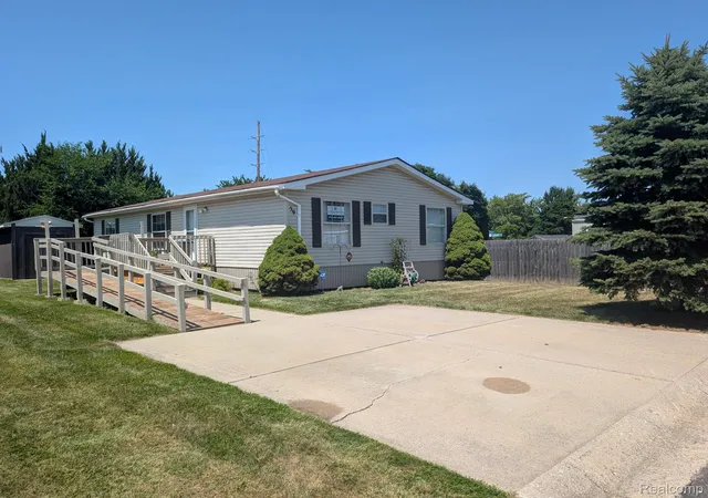 Photo 1 of Single family home for sale at 59 Foxpointe Ct, Swartz Creek, MI 48473 | MLS# 20261052510 | Listing updated on 2026-09-06