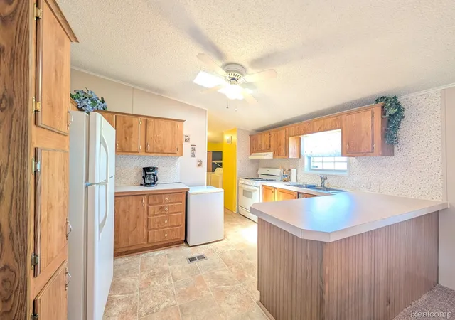 Photo 4 of Single family home for sale at 59 Foxpointe Ct, Swartz Creek, MI 48473 | MLS# 20261052510 | Listing updated on 2026-09-06