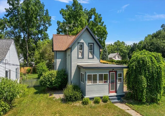 Photo 1 of Sale Pending at 903 Cogswell St Nw, Grand Rapids, MI 49544 | MLS# 65026034843 | Listing updated on 2026-07-17