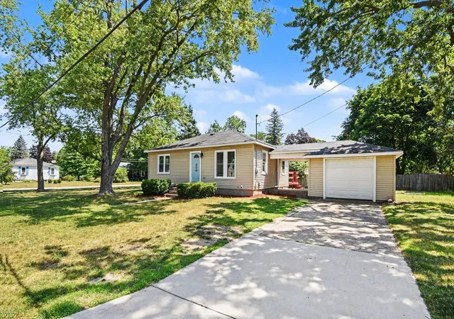 Photo 2 of Single family home for sale at 5134 Heyboer Ave SE, Grand Rapids, MI 49548 | MLS# 65026034846 | Listing updated on 2026-10-01
