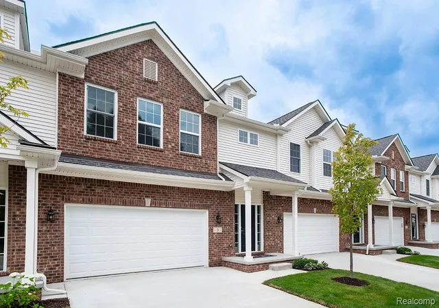 Photo 2 of Condo for sale at 16 Grandview Cir #56, White Lake, MI 48386 | MLS# 20261052533 | Listing updated on 2026-09-16