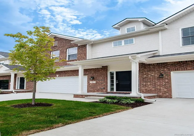Photo 3 of Condo for sale at 16 Grandview Cir #56, White Lake, MI 48386 | MLS# 20261052533 | Listing updated on 2026-09-16