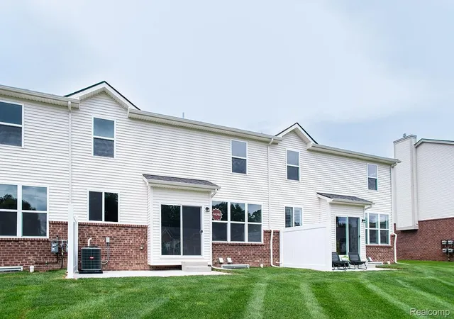 Photo 3 of Condo for sale at 16 Grandview Cir #56, White Lake, MI 48386 | MLS# 20261052533 | Listing updated on 2026-10-27