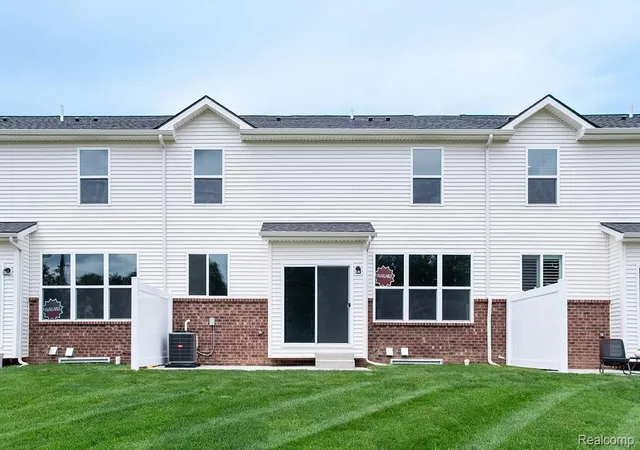 Photo 4 of Condo for sale at 16 Grandview Cir #56, White Lake, MI 48386 | MLS# 20261052533 | Listing updated on 2026-10-27