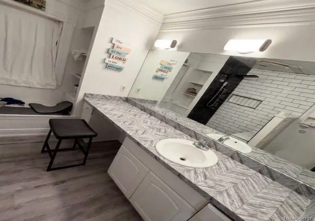 Photo 3 of Single family home for sale at 16560 Fenton St, Detroit, MI 48219 | MLS# 20261052537 | Listing updated on 2026-09-08