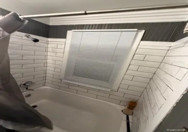 Photo 4 of Single family home for sale at 16560 Fenton St, Detroit, MI 48219 | MLS# 20261052537 | Listing updated on 2026-09-08