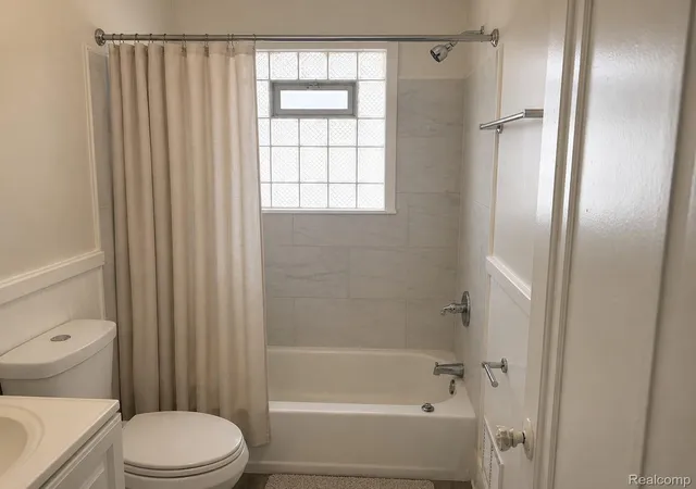 Photo 8 of Single family home for sale at 8650 Auburn St, Detroit, MI 48228 | MLS# 20261052540 | Listing updated on 2026-10-08