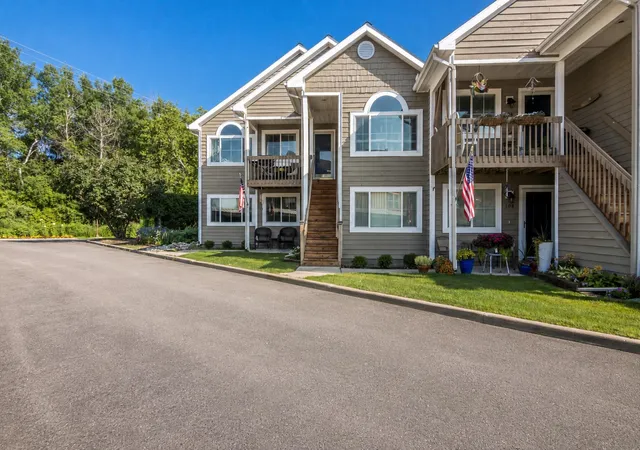 Listing Photo 5 - Condo for sale in building located at 13766 S W Bay Shore Dr, Traverse City, MI 49684