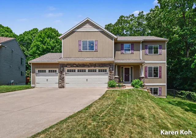 2nd image of 4521 Burton Forest Ct Se, Grand Rapids, MI 49546 | MLS# 65026034892