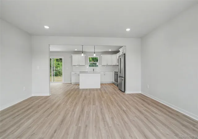 Photo 3 of Single family home for sale at 221 Wildflower Dr, Hillsdale City Hillsdale, MI 49242 | MLS# 20261052592 | Listing updated on 2026-09-11