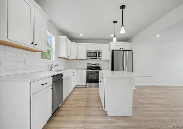 Photo 3 of Single family home for sale at 221 Wildflower Dr, Hillsdale City Hillsdale, MI 49242 | MLS# 20261052592 | Listing updated on 2026-09-11