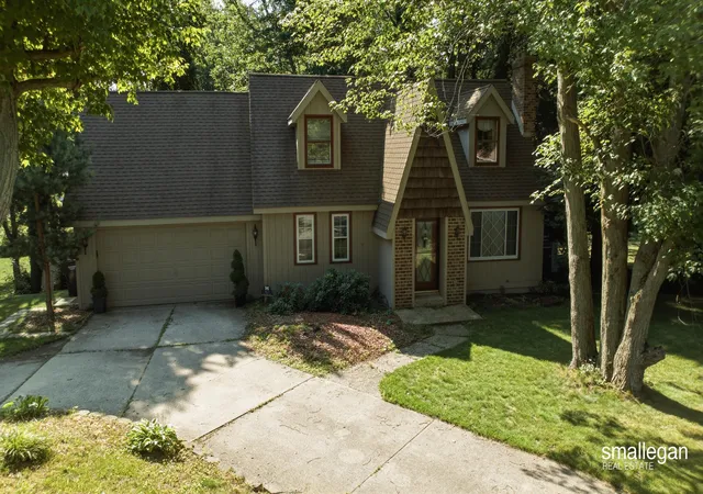 Photo 1 of Single family home for sale at 827 Shadybrook Dr, Holland, MI 49424 | MLS# 65026034905 | Listing updated on 2026-08-03