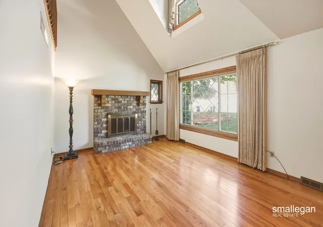 Photo 2 of Single family home for sale at 827 Shadybrook Dr, Holland, MI 49424 | MLS# 65026034905 | Listing updated on 2026-08-03