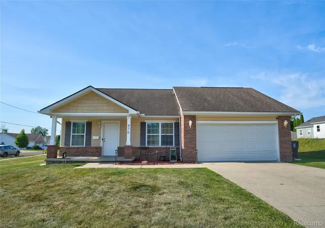 Photo 1 of Sale Pending at 470 E Wood St, Flint, MI 48503 | MLS# 20261052611 | Listing updated on 2026-07-28