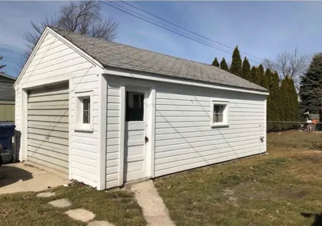 Photo 2 of Single family home for sale at 520 S Birney St, Bay City, MI 48708 | MLS# 60050214283 | Listing updated on 2026-07-16