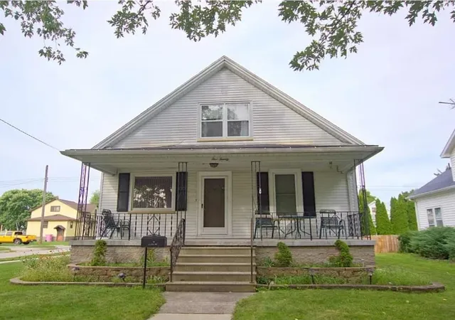 Photo 3 of Single family home for sale at 520 S Birney St, Bay City, MI 48708 | MLS# 60050214283 | Listing updated on 2026-07-16