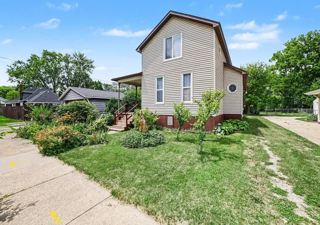 Photo 1 of Single family home for sale at 817 Wright St, Saginaw, MI 48602 | MLS# 58050214287 | Listing updated on 2026-08-18