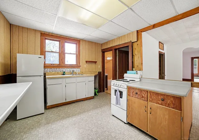 Photo 4 of Single family home for sale at 817 Wright St, Saginaw, MI 48602 | MLS# 58050214287 | Listing updated on 2026-08-18