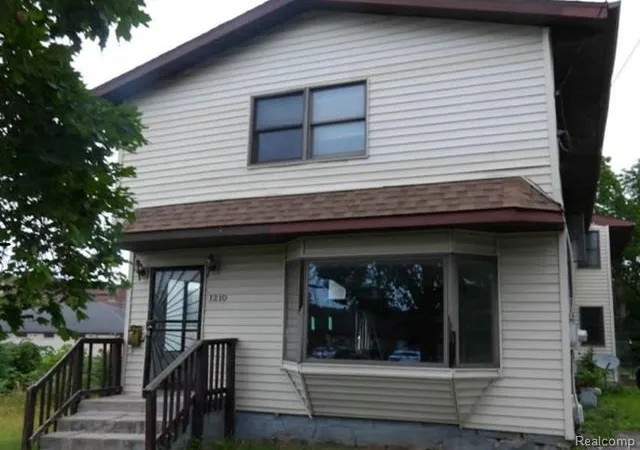 Photo 3 of Single family home for sale at 1210 Deyo St, Jackson, MI 49201 | MLS# 20261052642 | Listing updated on 2026-09-29