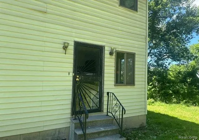 Photo 4 of Single family home for sale at 1210 Deyo St, Jackson, MI 49201 | MLS# 20261052642 | Listing updated on 2026-09-29