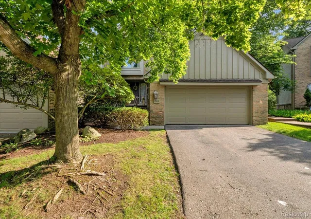 Photo 3 of Condo for sale at 37418 Legends Trl Dr, Farmington Hills, MI 48331 | MLS# 20261052653 | Listing updated on 2026-09-05