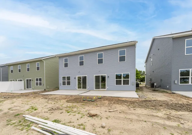 2nd image of 916 Indiana Ave, South Haven, MI 49090