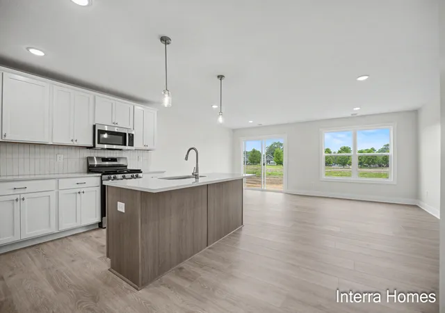 2nd image of 916 Indiana Avenue #15, South Haven, MI 49090 | MLS# 69026034946